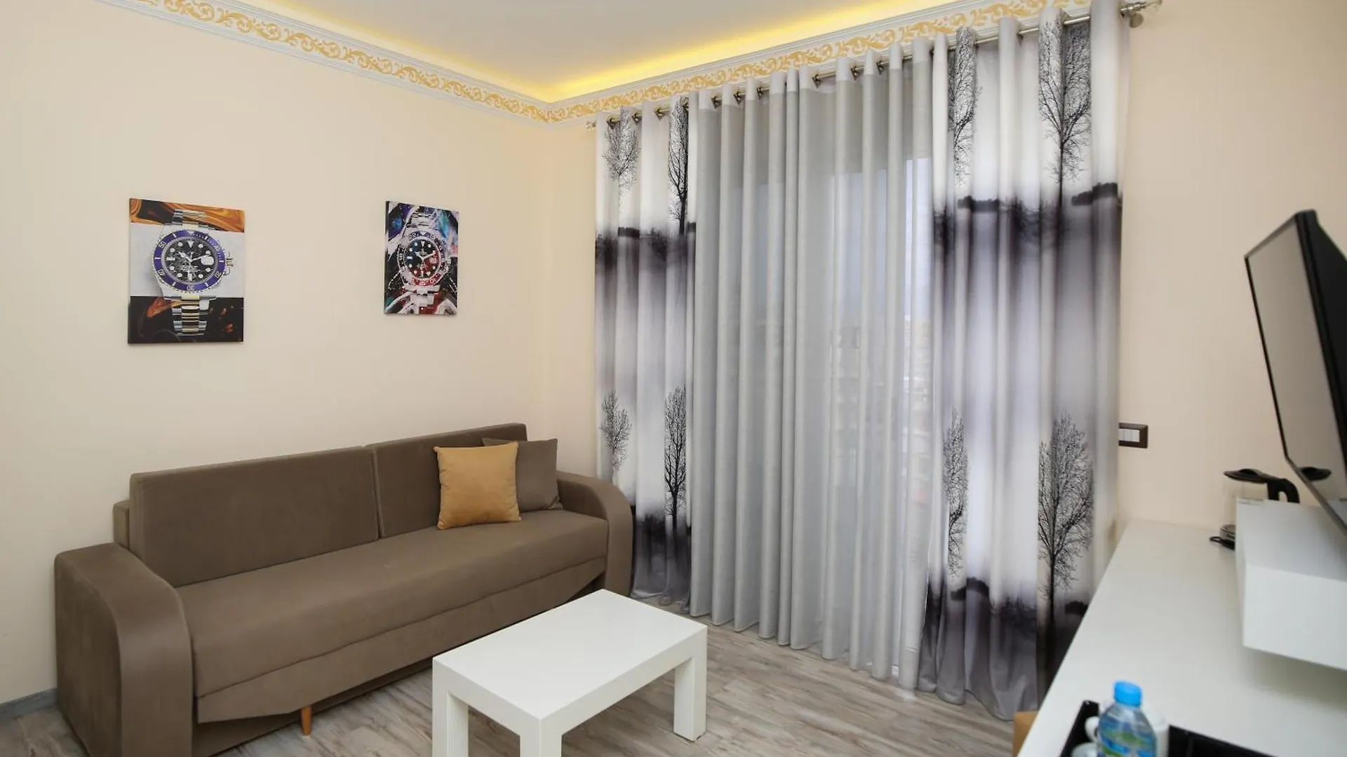Hotel Vd Roleks Vlorë 4*,